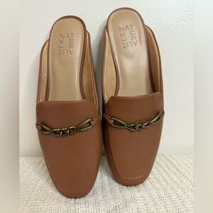 Naturalizer Women's Brown faux leather Loafers slides in size 8.5